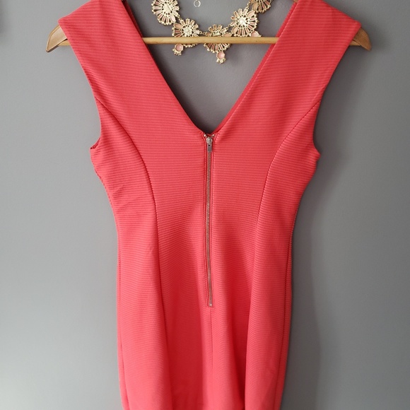 Express dress - Picture 2 of 3